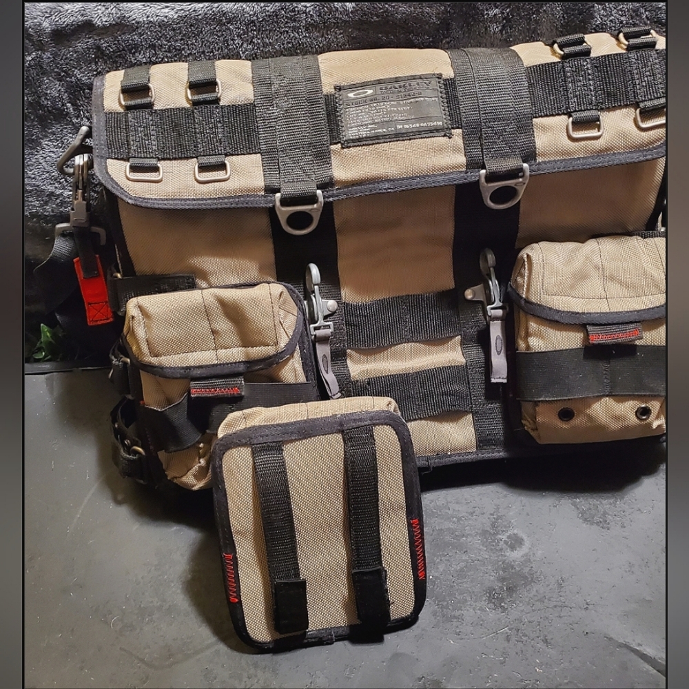 Oakley Oakley SI Messenger Bag. First generation.  As seen in Dexter.